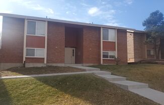 Westside -$1250/month - Centennial Blvd & Garden Of The Gods - 2 Bed 1 Bath Large Unit