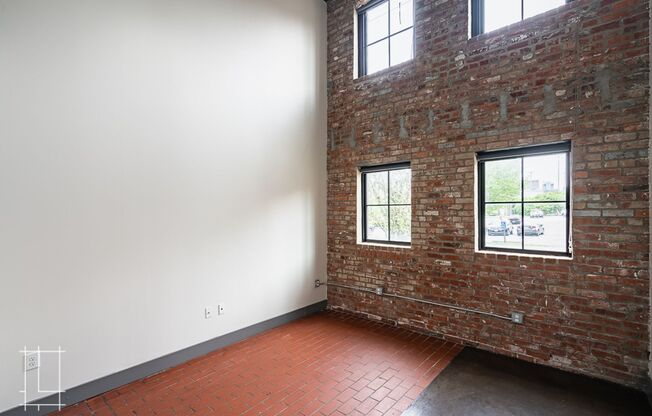 2 beds, 2 baths, $2,100, Unit 727 N. 4th St. Apt. 128