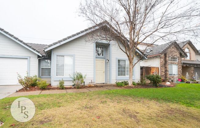 Fresno NorthEast Home, 3BR/2BA, Built 1991 - Lots of Amenities!