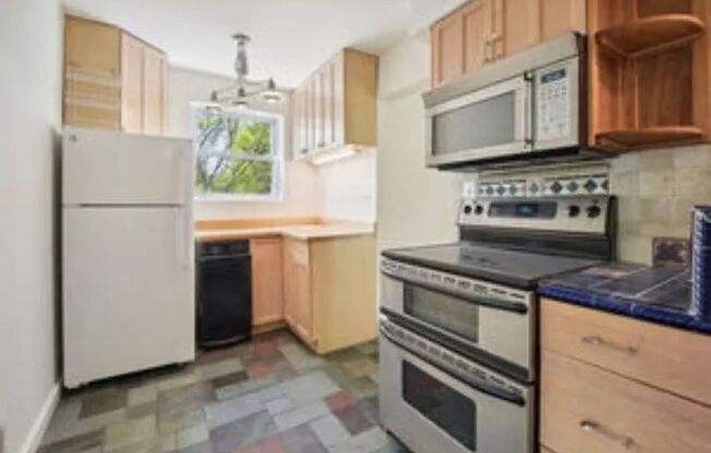 3 beds, 2.5 baths, $3,550