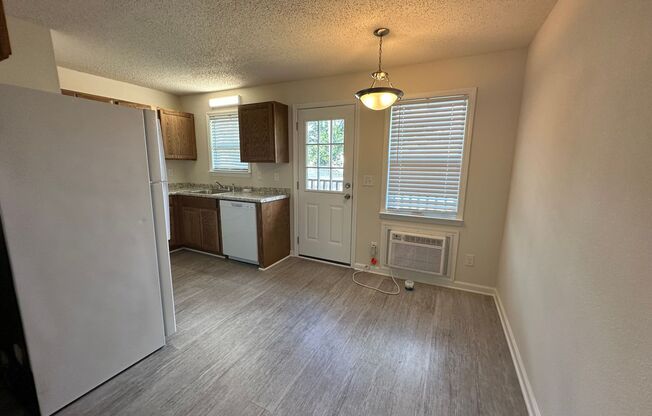 2 beds, 1 bath, $850