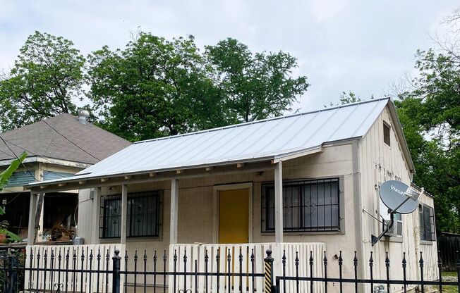 1517 EL PASO | Charming 1-Bedroom Home in Avenida Guadalupe