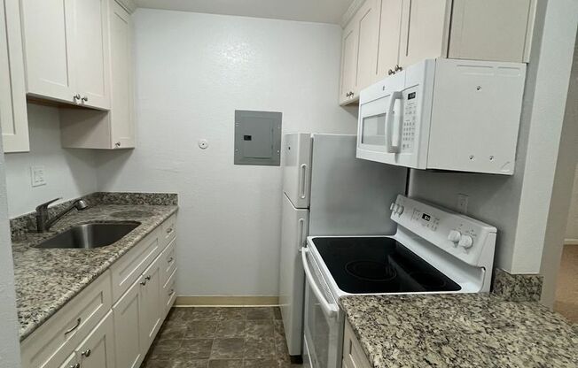 Studio, 1 bath, 380 sqft, $2,025, Unit 777-222