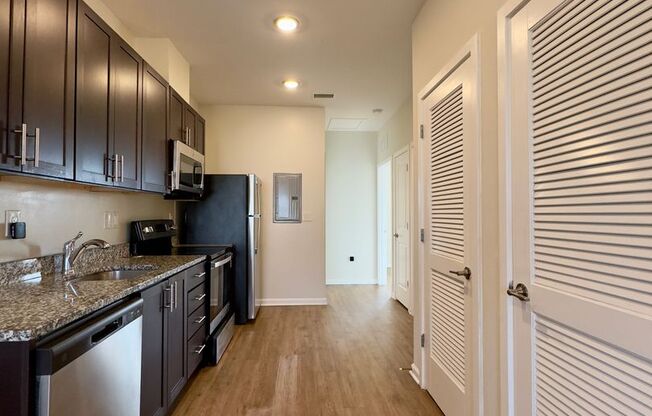 3 beds, 2 baths, 925 sqft, $1,600, Unit 5906 Arizona Ave- Apt B