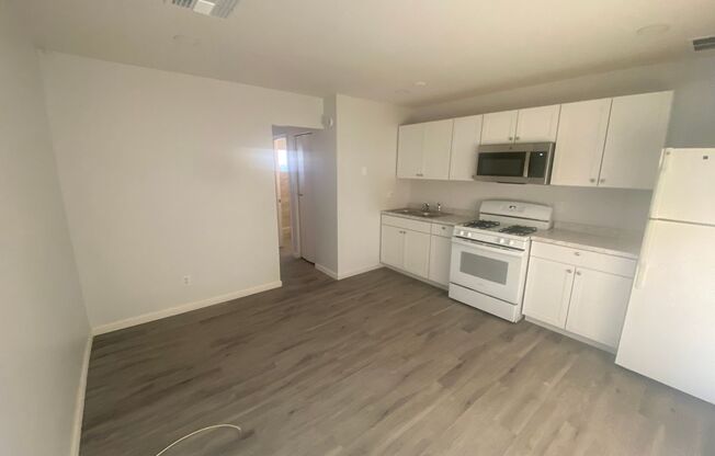 Remodeled - 1 Bed 1 Bath Just North of Northern on 12th Street