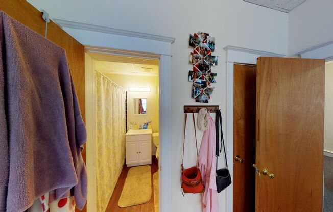 1 bed, 1 bath, 425 sqft, $1,240, Unit B-5