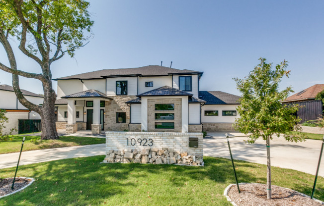 10923 MARSH LN