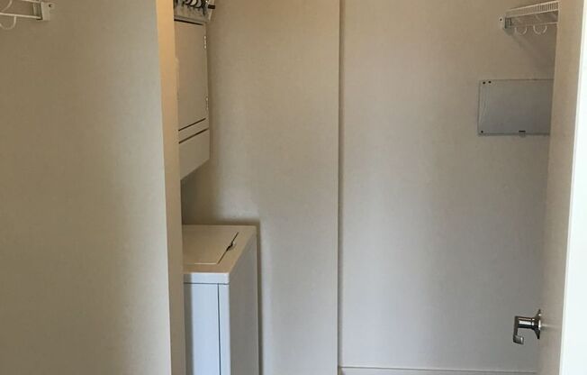 1 bed, 1 bath, 621 sqft, $1,220, Unit 527