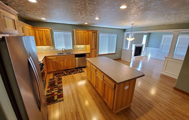 Pet Friendly 3 Bed / 2.5 Bath Home Near I-5