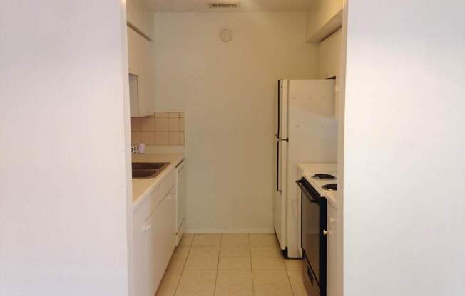 2 bed/1 ba: Lady Bird Lake Condo, Short Walk to Downtown!