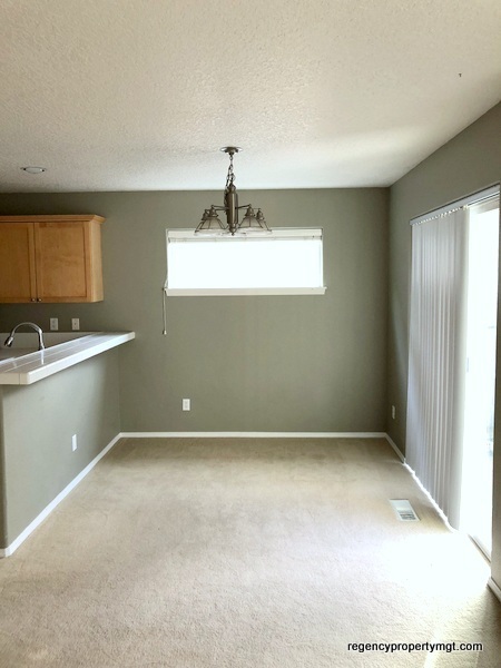 Beaverton 3 bd, 2.5ba. Kitchen w/white tile. LR w/gas fireplace. Fenced Yard