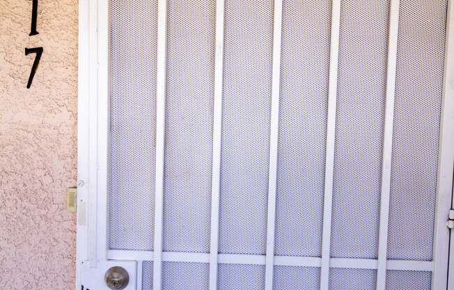 Summerlin area upper condo/vaulted ceilings/light and bright