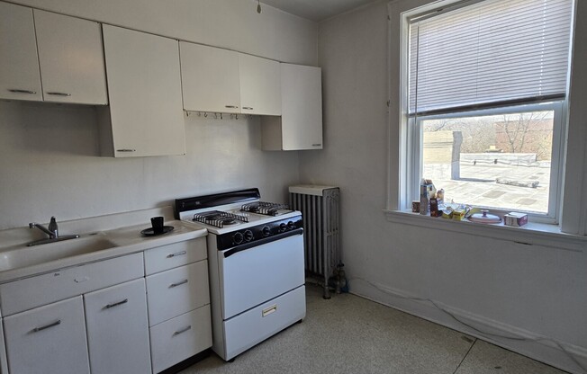 1936 W Estes Ave
