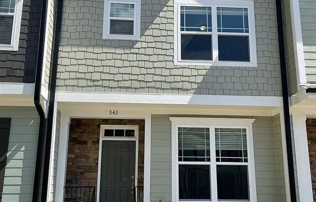 Modern 3 Bed | 3.5 Bath Townhouse in Apex