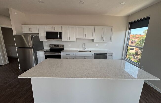 2 beds, 2 baths, 957 sqft, $1,725, Unit 417 - B1120 Corner Unit