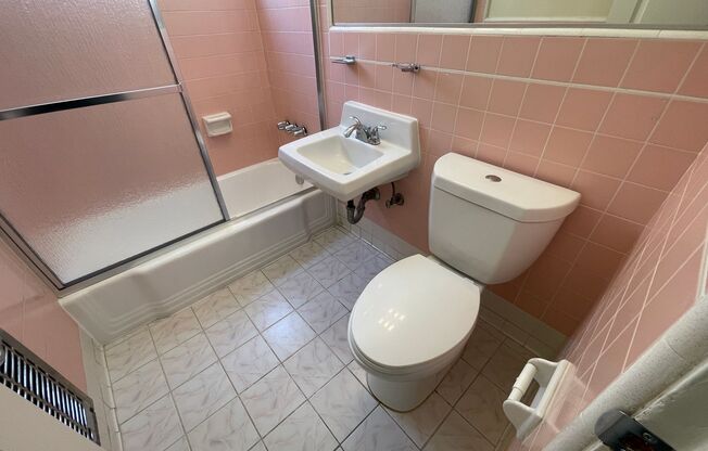 2 beds, 1 bath, 888 sqft, $2,250, Unit 223