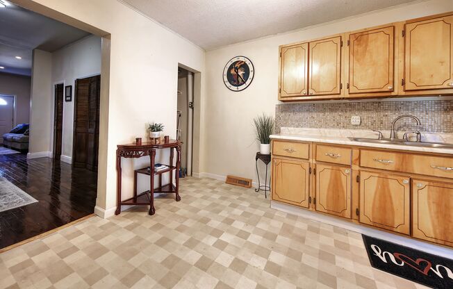 3 beds, 1 bath, $1,200