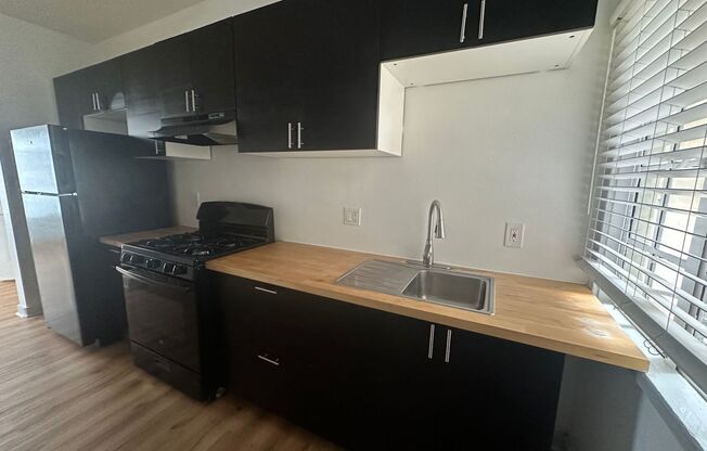 1 bed, 1 bath, $1,695, Unit 10