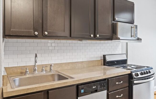 Studio, 1 bath, 418 sqft, $845, Unit 806