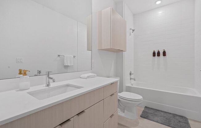 2 beds, 2 baths, 1,001 sqft, $1,675, Unit 218