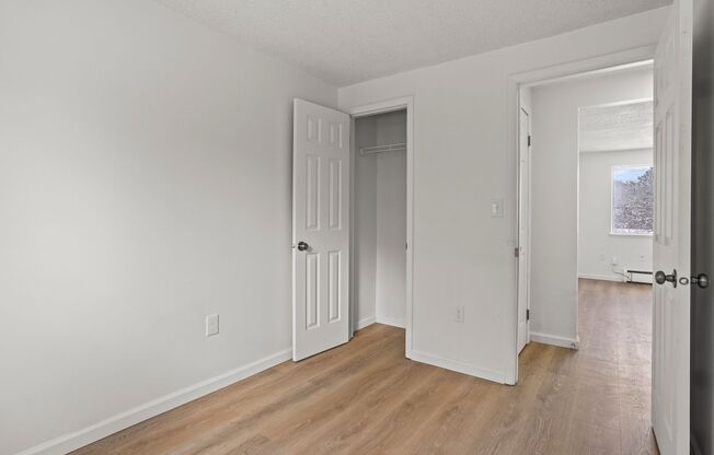 3 beds, 1 bath, 850 sqft, $1,500, Unit 5015-5