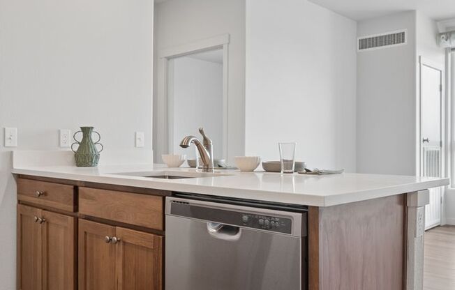 3 beds, 2 baths, 1,183 sqft, $1,925, Unit 404