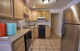 1 bed, 1 bath, 600 sqft, $1,000, Unit Rear Unit