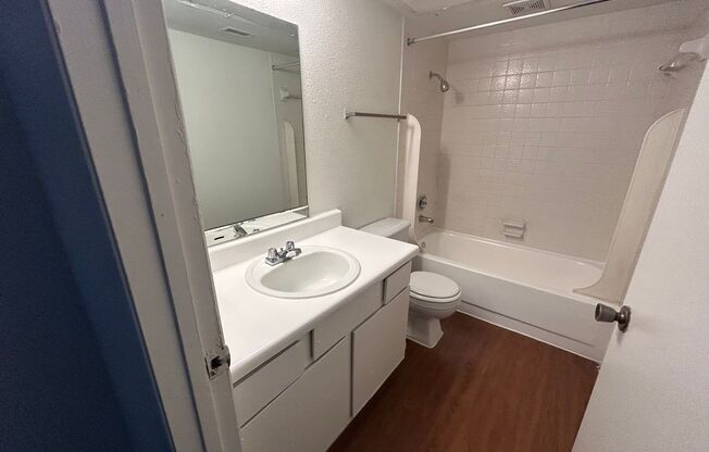 2 beds, 2 baths, 1,003 sqft, $1,050, Unit 1806