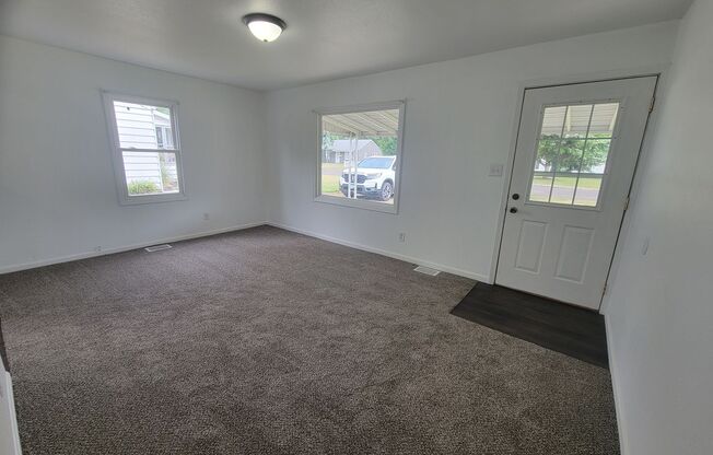 3BR/1BA w/Garage -3011 Mission Road
