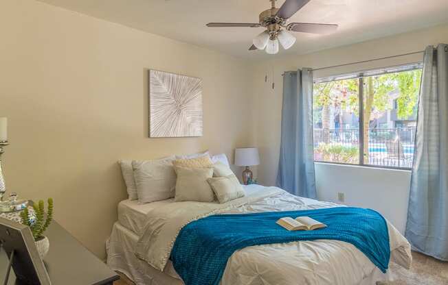 Estancia bedroom with ceiling fan and nice natural lighting 