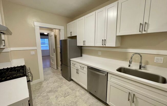 2 beds, 1 bath, $3,595, Unit 08