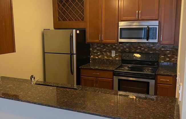 1 bed, 1 bath, 715 sqft, $1,595, Unit 6125320RP-1