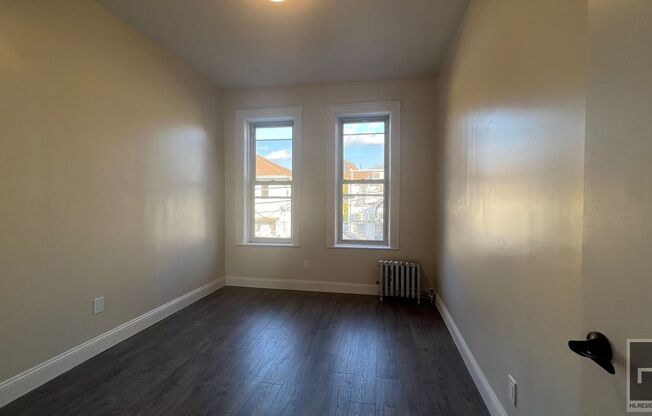 433 E 2 ST