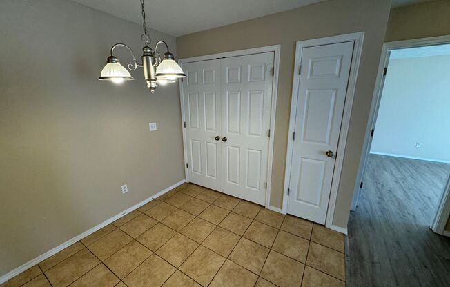 2 beds, 2 baths, $895