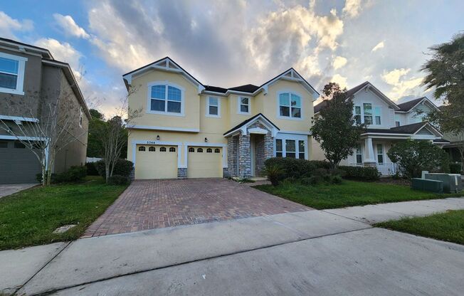 Stunning 6 bedrooms home located at Millennia Park!