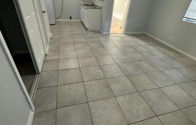 Studio, 1 bath, 600 sqft, $750, Unit 230