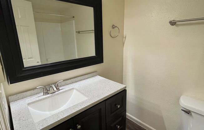 2 beds, 1 bath, 950 sqft, $1,225, Unit 109