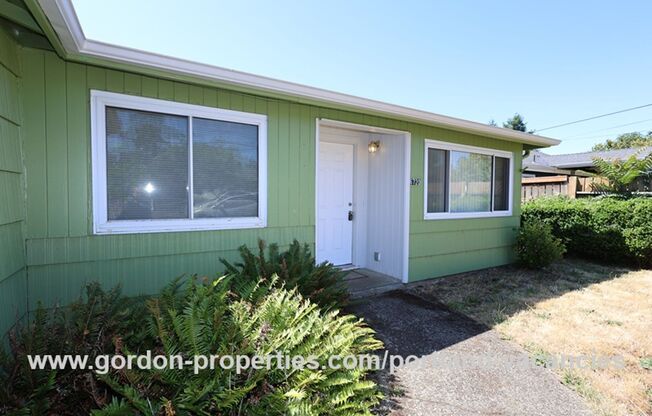 SE Tenino St - Brentwood-Darlington ranch-style 3 bedroom home