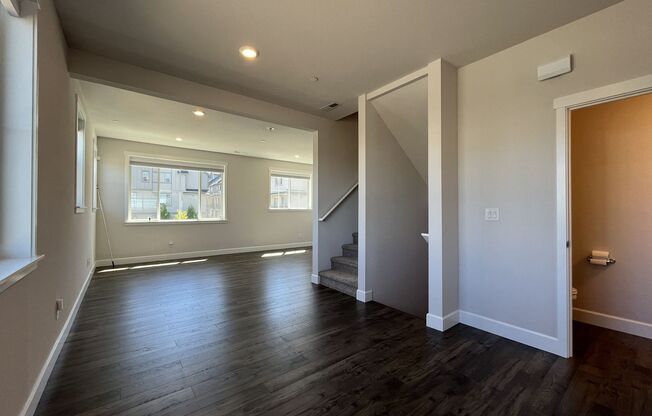 4 beds, 3.5 baths, $2,995