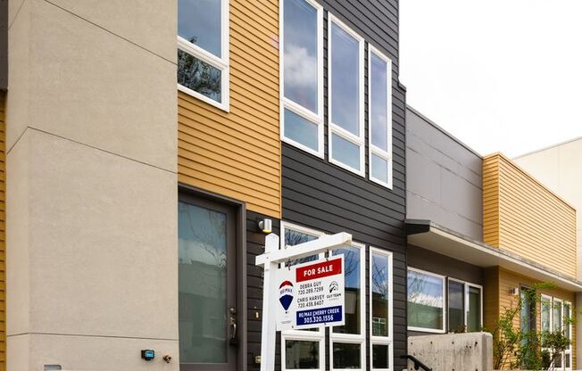 Modern 3 bed / 4 bath, 3 story townhome!