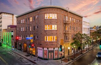 Studio, 1 bath, 223 sqft, $1,875, Unit 405