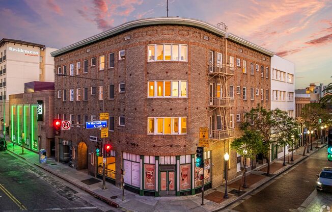 Studio, 1 bath, 223 sqft, $1,875, Unit 405