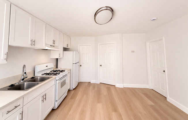 10516 1/2 S VERMONT AVE