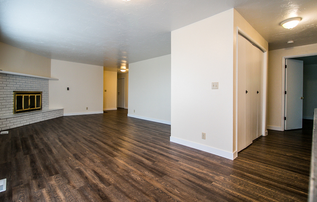 3-Bedroom, 2-Bath Duplex - Amazing Views of Southeast Eugene!!