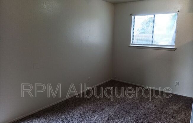 304 DUNES PL SE