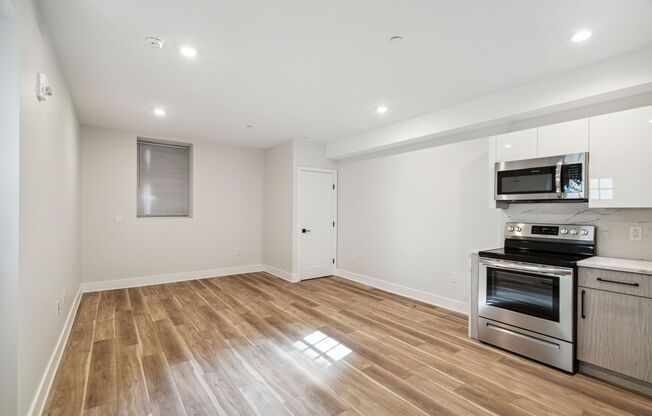 Studio, 1 bath, 431 sqft, $1,350, Unit 7