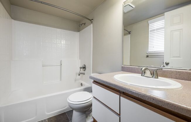 3 beds, 2 baths, 1,250 sqft, $2,150, Unit 670-205