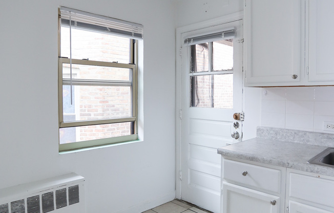5649 N CHRISTIANA