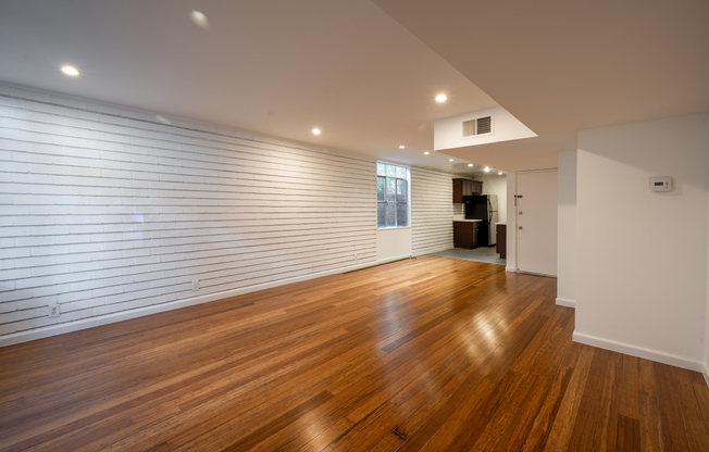 1211 HORN AVE