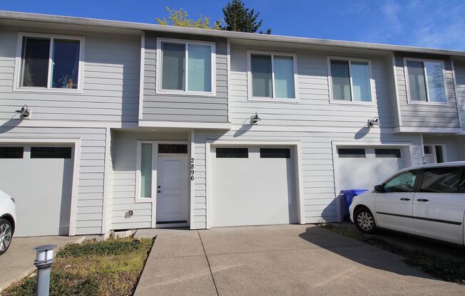 Newer Construction Hi Quality 3 Bedrooms/2.5 Bath Townhome in SE PDX!